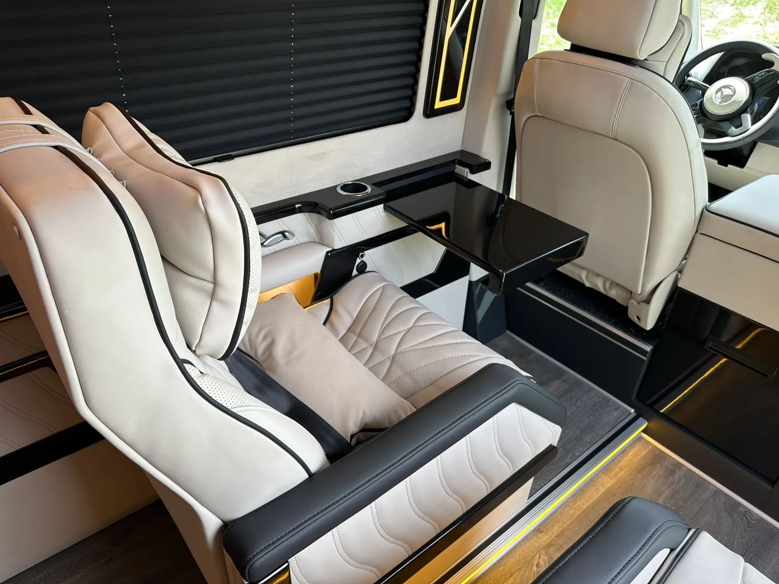 Минивэн MERCEDES-BENZ SPRINTER VIP 2020 год 8 мест