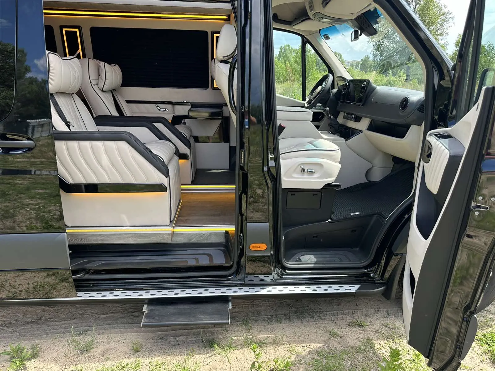 Минивэн MERCEDES-BENZ SPRINTER VIP 2020 год 8 мест