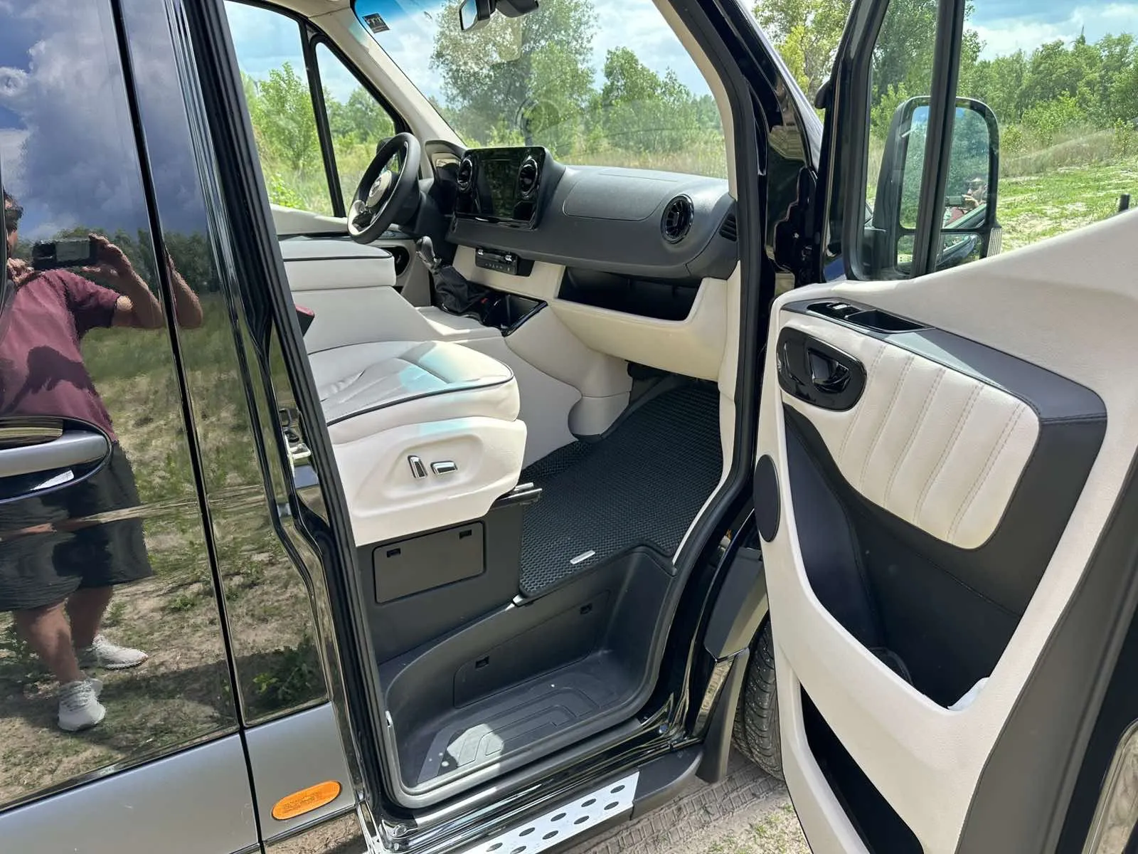 Минивэн MERCEDES-BENZ SPRINTER VIP 2020 год 8 мест