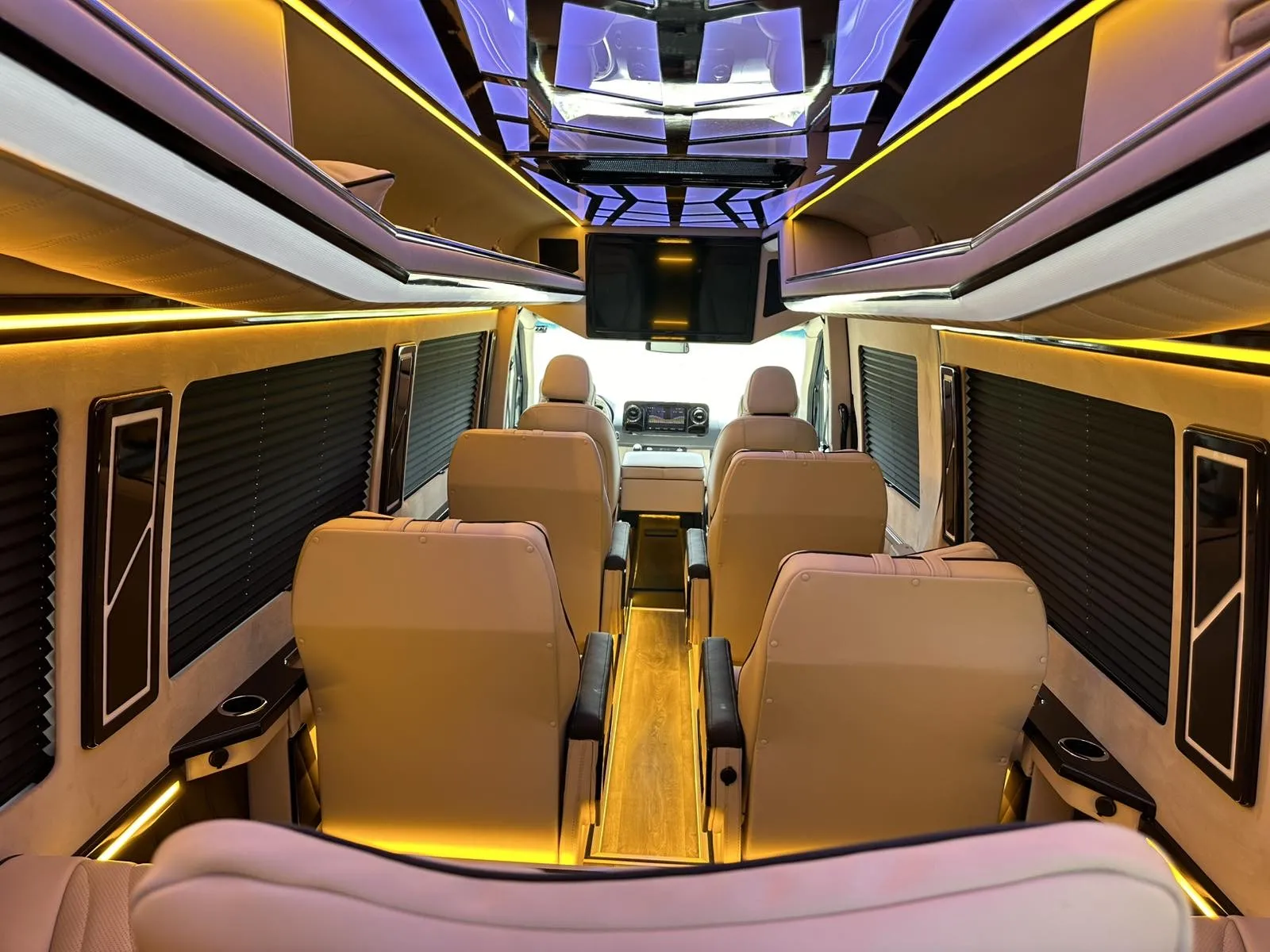 Минивэн MERCEDES-BENZ SPRINTER VIP 2020 год 8 мест