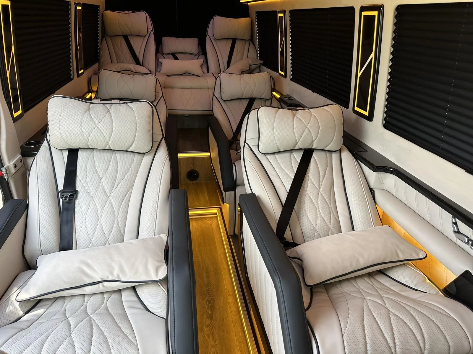 Минивэн MERCEDES-BENZ SPRINTER VIP 2020 год 8 мест