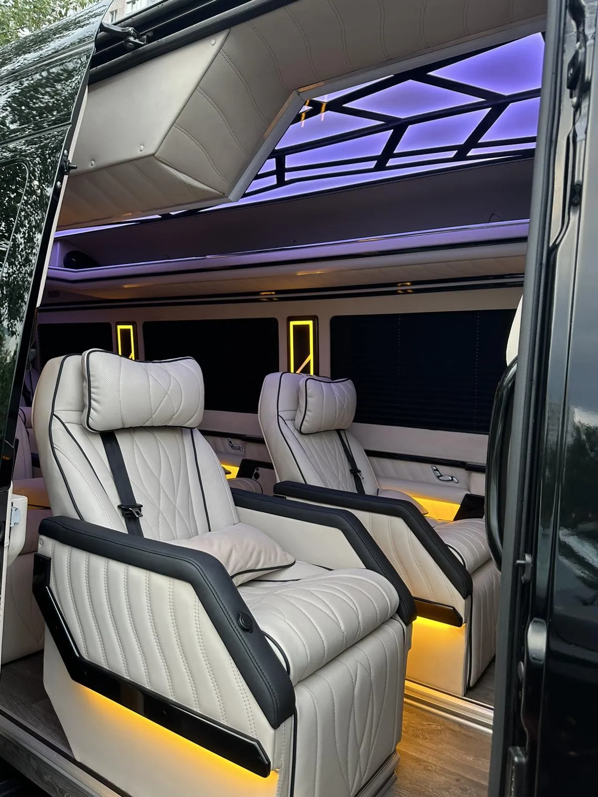 Минивэн MERCEDES-BENZ SPRINTER VIP 2020 год 8 мест