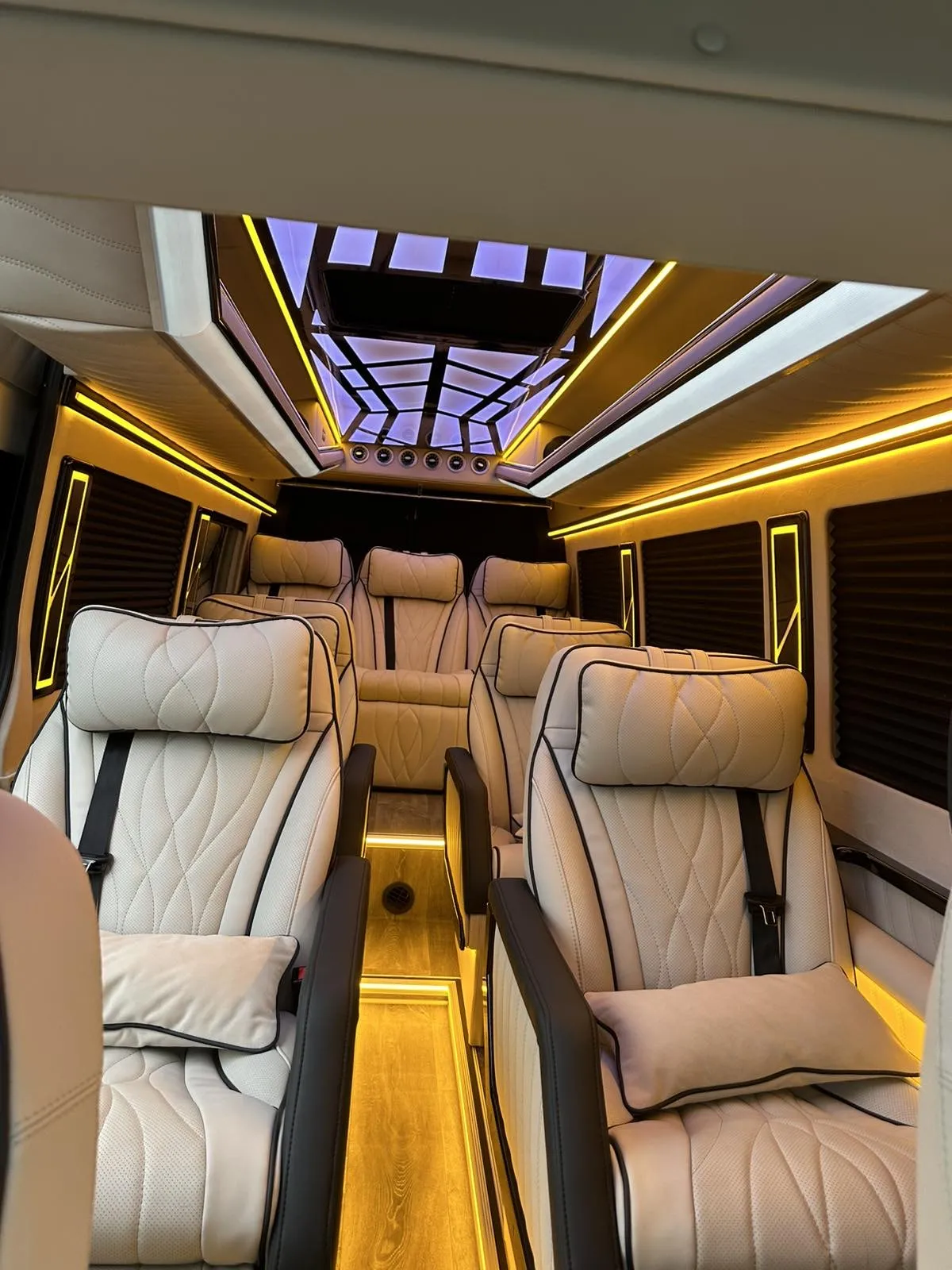 Минивэн MERCEDES-BENZ SPRINTER VIP 2020 год 8 мест