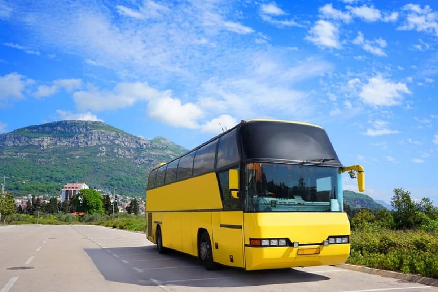 Безтурботна подорож: Подорож на автобусі плюси та мінуси
