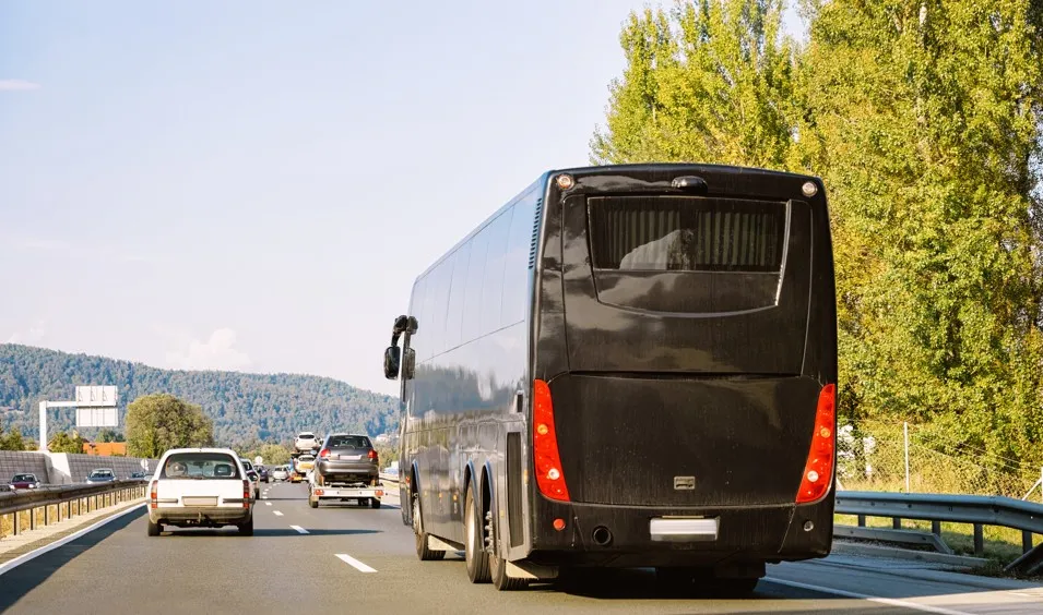 автобус з водієм