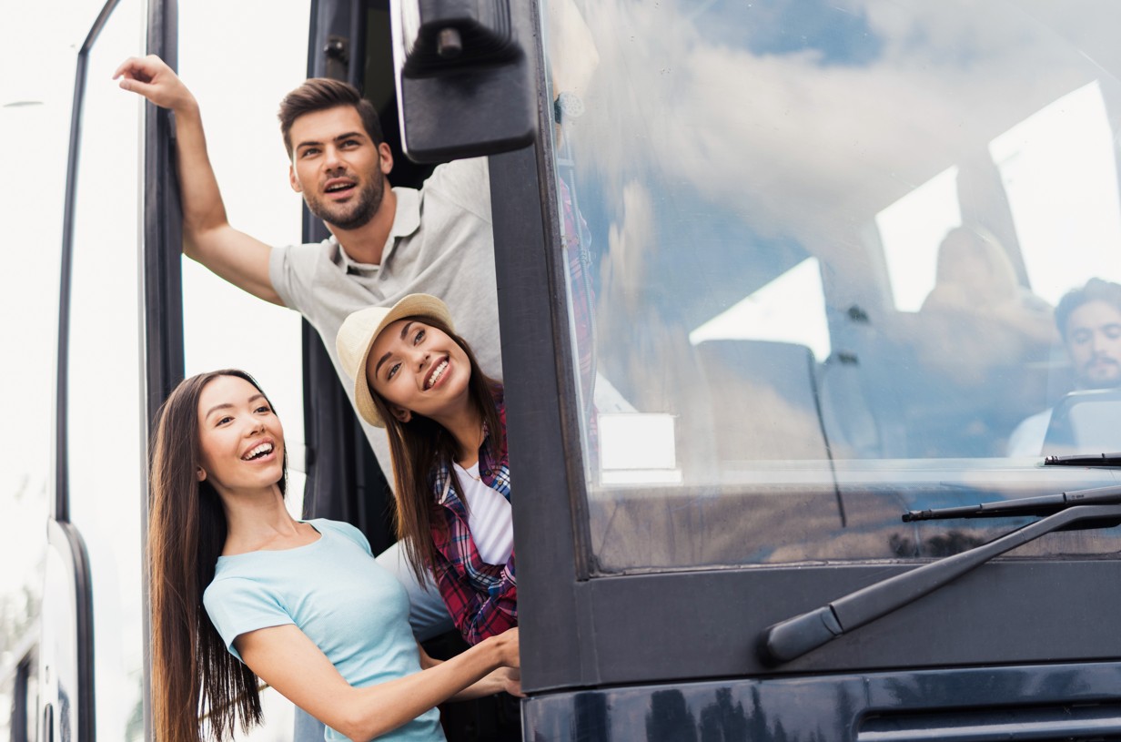 автобус з водієм